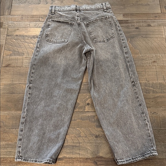 Old Navy High Rise Barrel Leg 2 Petite Black Light Wash Ankle Cropped Jeans NWOT - Picture 4 of 14